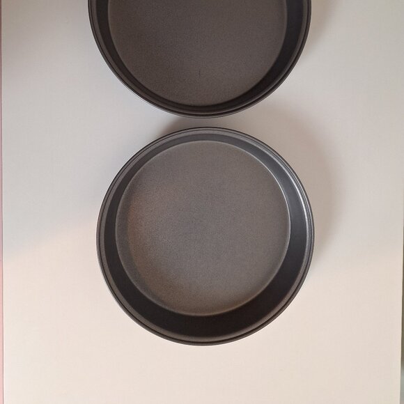 2 x 8 Inch Cake Pans - Picture 3 of 7